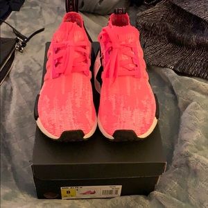 new with tags-adidas nmd r1- size 8. hotpink
